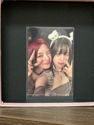 BORN TO BE 專輯卡