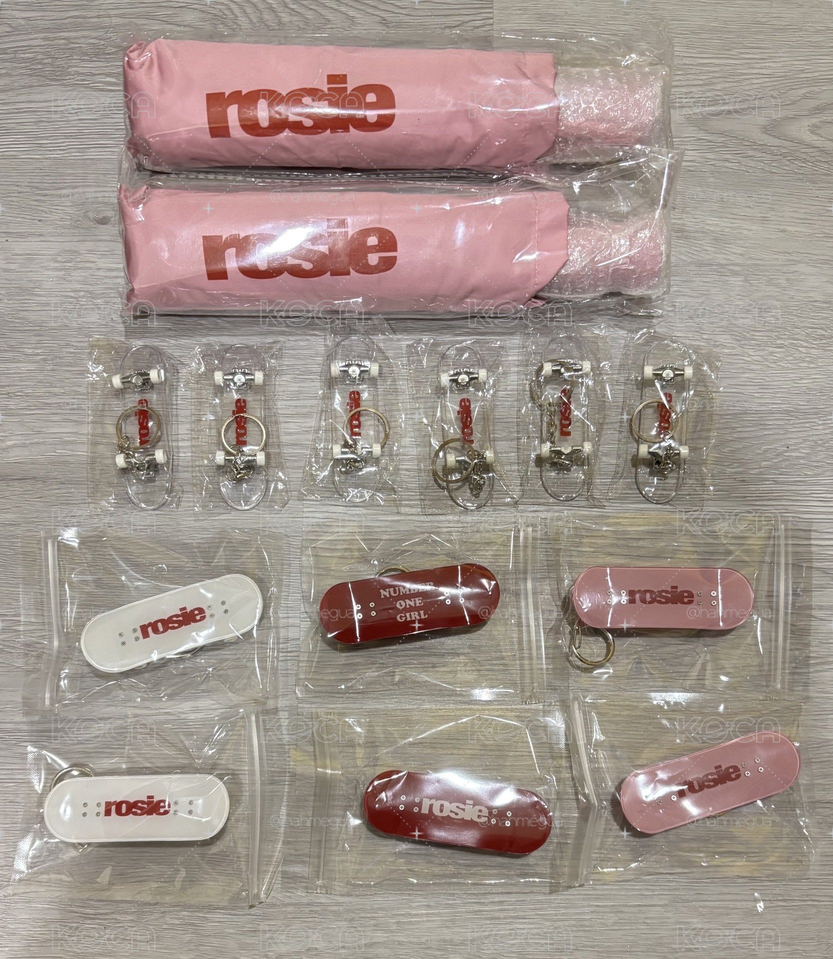 Rosé rosie 滑板鑰匙圈、快閃扭蛋 透明滑板鑰匙圈（稀有款）