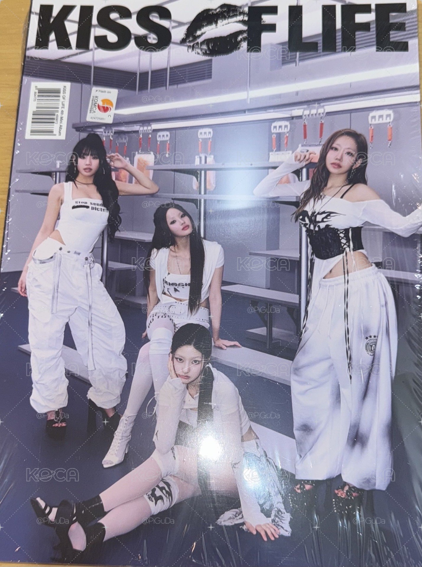 全新未拆專 KISS OF LIFE 224 專輯  (Magazine Ver.)
