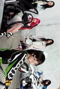 NOT CUTE ANYMORE am 預售 特典卡 