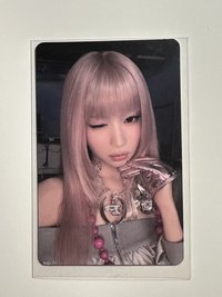 ❷ WE GO UP 專卡 角 $20 (廠損 邊角、刮痕） 