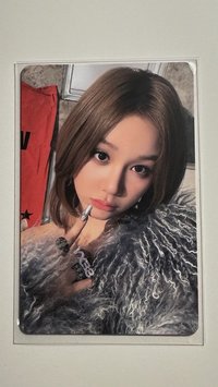 ❷ WE GO UP 專卡 塔 $45 （廠損正面壓痕）