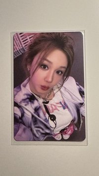 ❸ WE GO UP 專卡 塔$45（廠損正面刮痕）