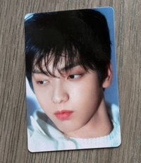 彬隨機卡淺色（圖二左上）