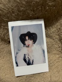 嚴浩翔 帽子拍立得