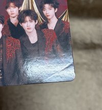 團卡（右下角有明顯壓痕，僅對光可見）