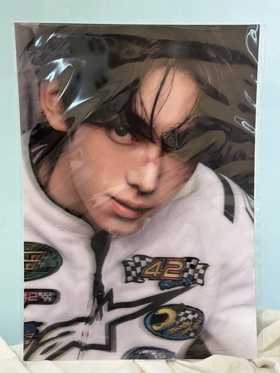 hybe快閃店 tws 3D海報 韓振