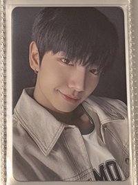 愛豆驛站（右）