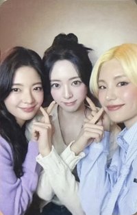 TNVS ms 台北 分隊合照 簽售卡 互戳臉頰