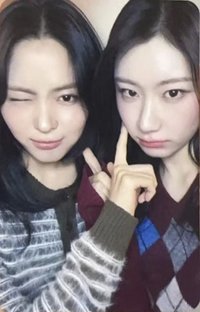 TNVS ms 台北 分隊合照 簽售卡 互戳臉頰