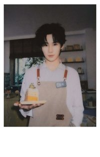 25‘台曆 隨機卡 5單人拍立得卡 拿蛋糕