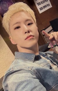 ‘TELEPARTY’ yzy 線下1.0 幸運卡 