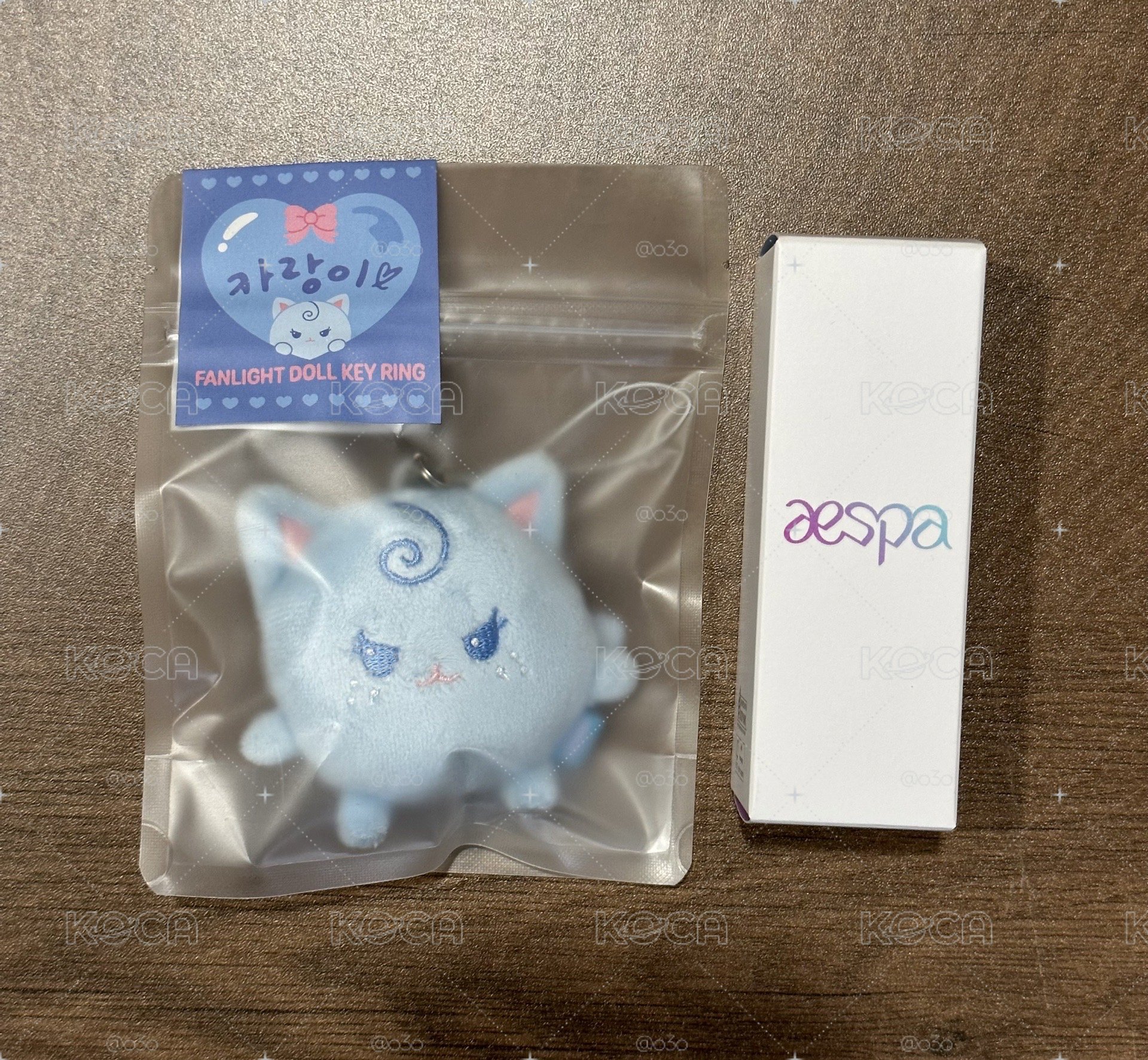 Karina吊飾娃綁手燈造型唇膏