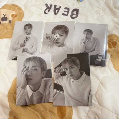 BTS防彈 monochrome四寸隨機卡