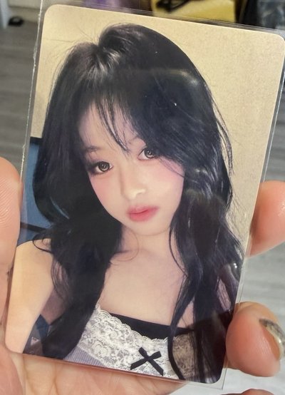 BABYMONSTER 寶怪台北快閃中背滿額-賢