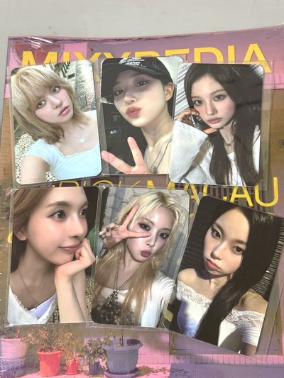 港澳PB 全新未拆 附JYP特典*2/本