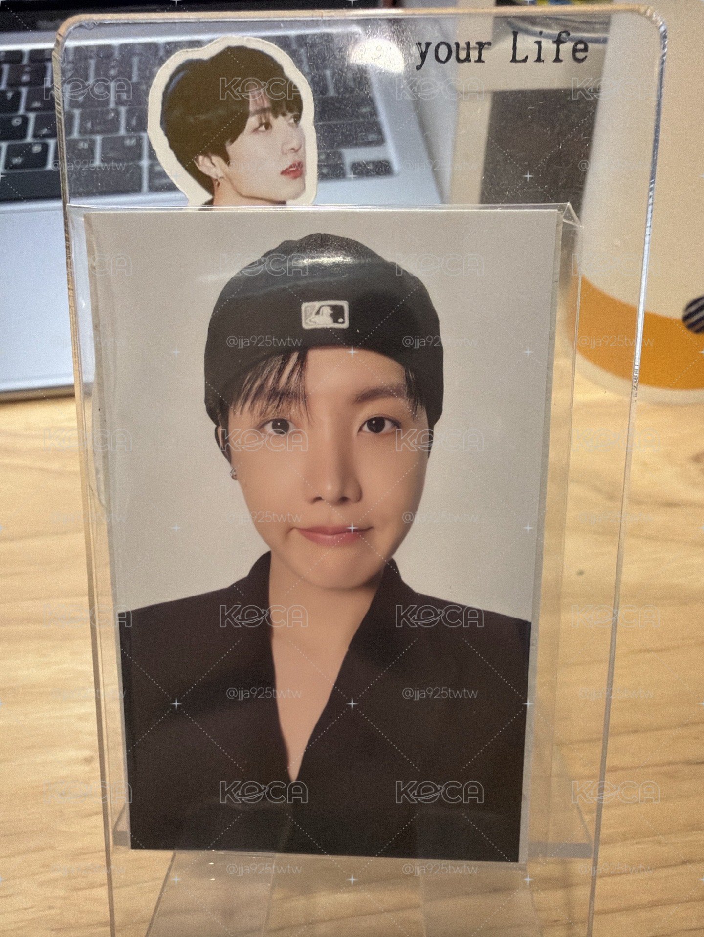 J-HOPE 號錫帽踢小卡