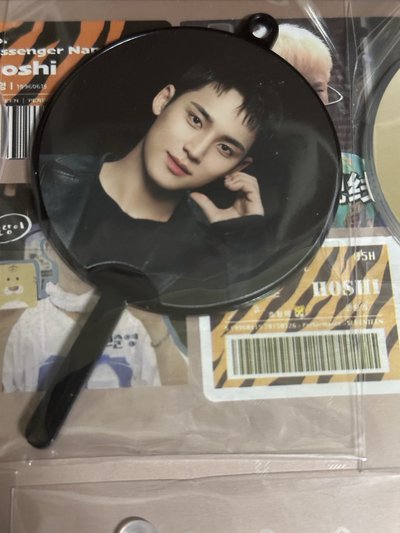 Seventeen小扇及姓名徽章