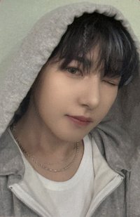 正規四 yzy 幸運卡 