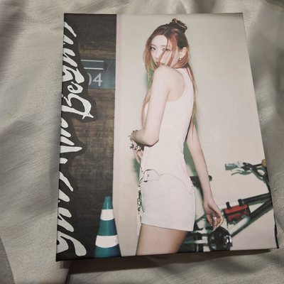 ITZY GWBG Binder ver. 申有娜 單封
