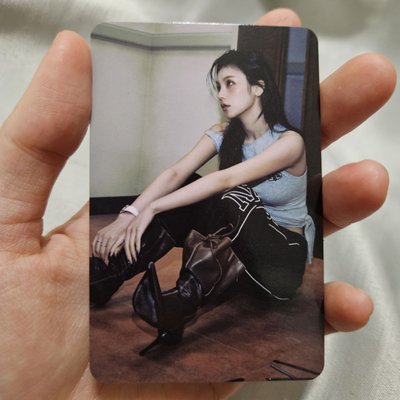 ITZY GWBG 電子專 A VER，禮志 坐地上 小卡