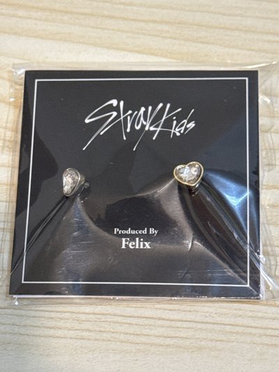 菲設計愛心耳環