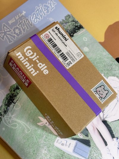 【僅ㄧ隻/複數出售/未拆盒娃：含卡】i-dle 舒華：一代盒娃（盒損！）