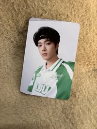 劉耀文（髮帶處有廠損，無對光可見）