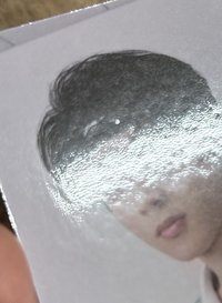 劉耀文（髮帶處有廠損，無對光可見）