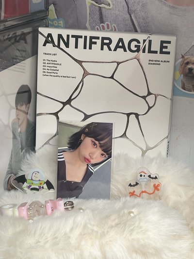 LESSERAFIM 采源小卡