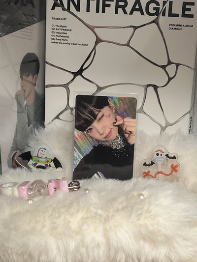 LESSERAFIM 采源小卡