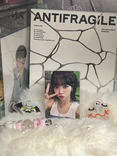 LESSERAFIM 采源小卡