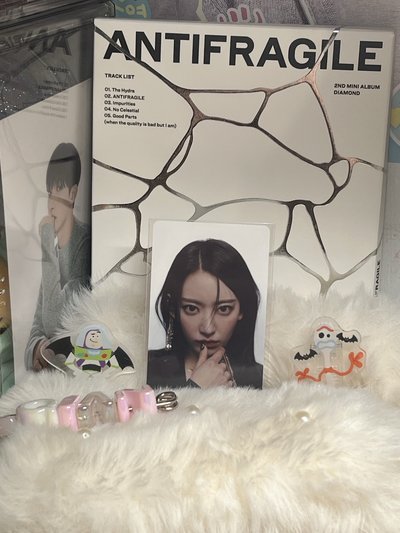 LESSERAFIM 櫻花小卡