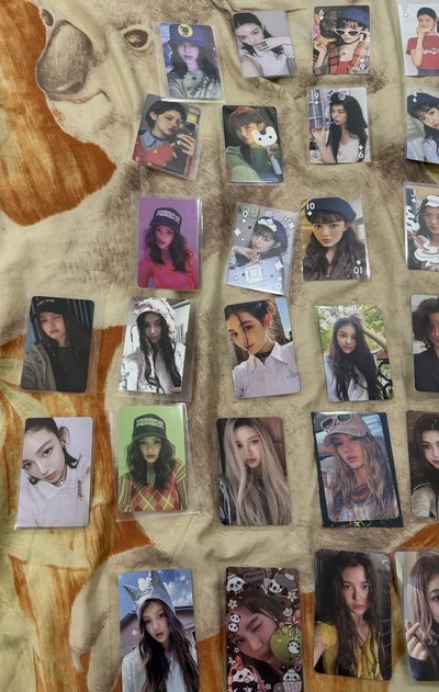 Danielle 22、23、24、25台曆卡+專卡+證件照