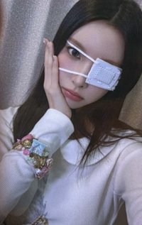 NOT CUTE ANYMORE 塔店 來日紀念 幸運卡 