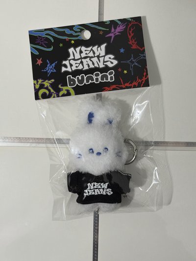 NEWJEANS How Sweet 快閃店 Bunni 吊飾 吊娃