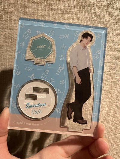 SEVENTEEN CAFE 2023 週邊—人型壓克力小立牌（WOOZI)
