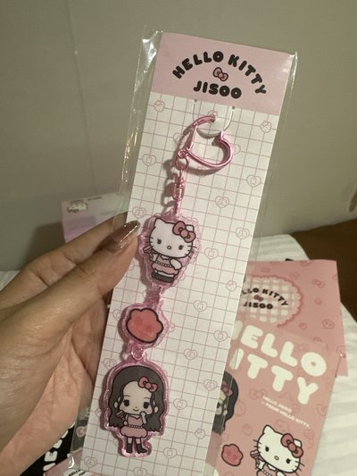 Jisoo 凱蒂貓聯名 可愛壓克力Shumon 鑰匙圈