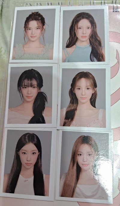 IZNA年曆卡+明信片+證件照+迷你海報