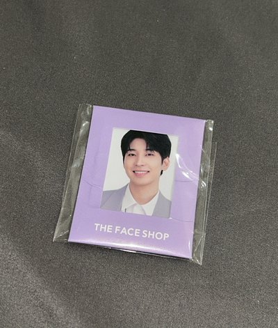 圓佑 THE FACE SHOP 代言 大頭證件照