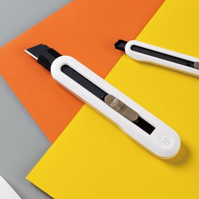 【現貨包材】 得力 扭賽系列美工刀 迷你/小號/大號 2色