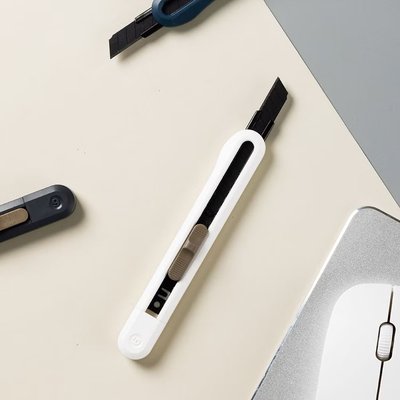 【現貨包材】 得力 扭賽系列美工刀 迷你/小號/大號 2色