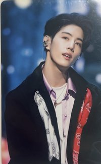 Eyes On You 專輯卡 