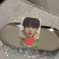 拿著愛心要吐舌頭