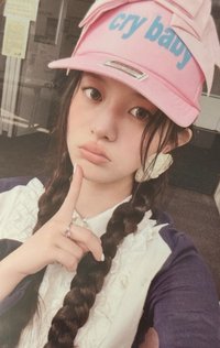 NOT CUTE ANYMORE yzy 4.0 幸運卡 
