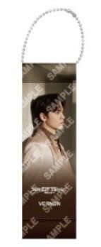 RIGHT HERE 吊飾 小旗幟