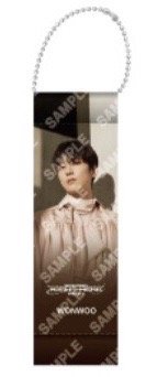 RIGHT HERE 吊飾 小旗幟