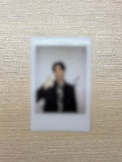 WOODZ 未公開簽名拍立得