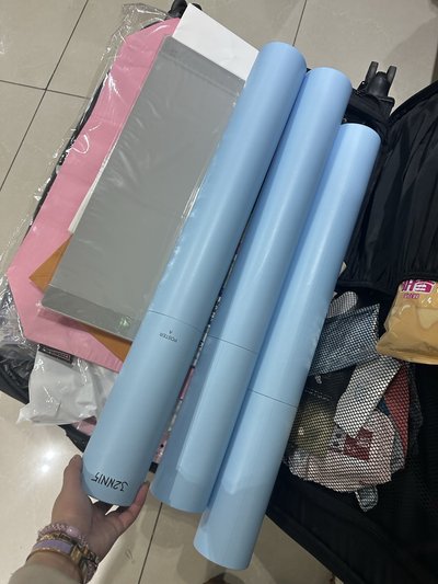 Jennie “J2NNI5”攝影展限定 珍妮出水海報A款