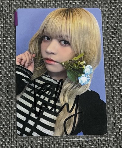 正規一 km 抽選卡 藍色玫瑰中簽卡 Lily簽卡！